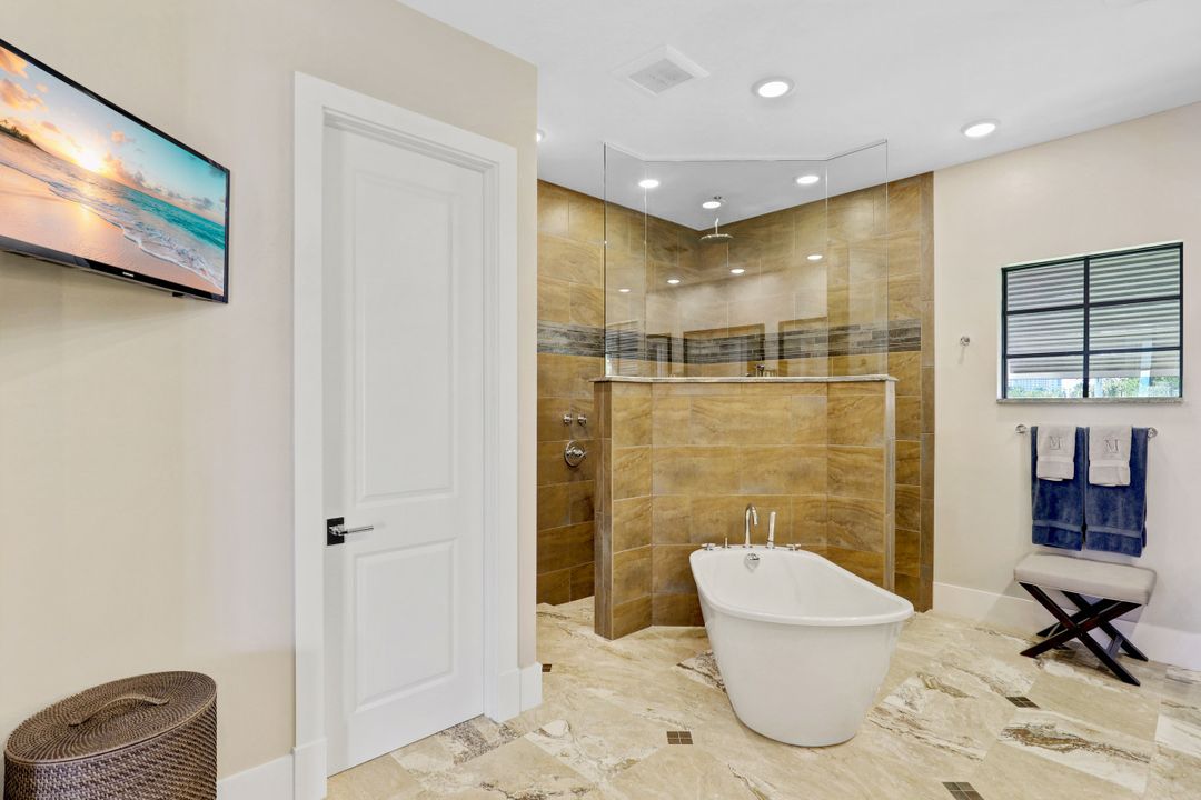 601 Crescent St, Marco Island, FL 34145