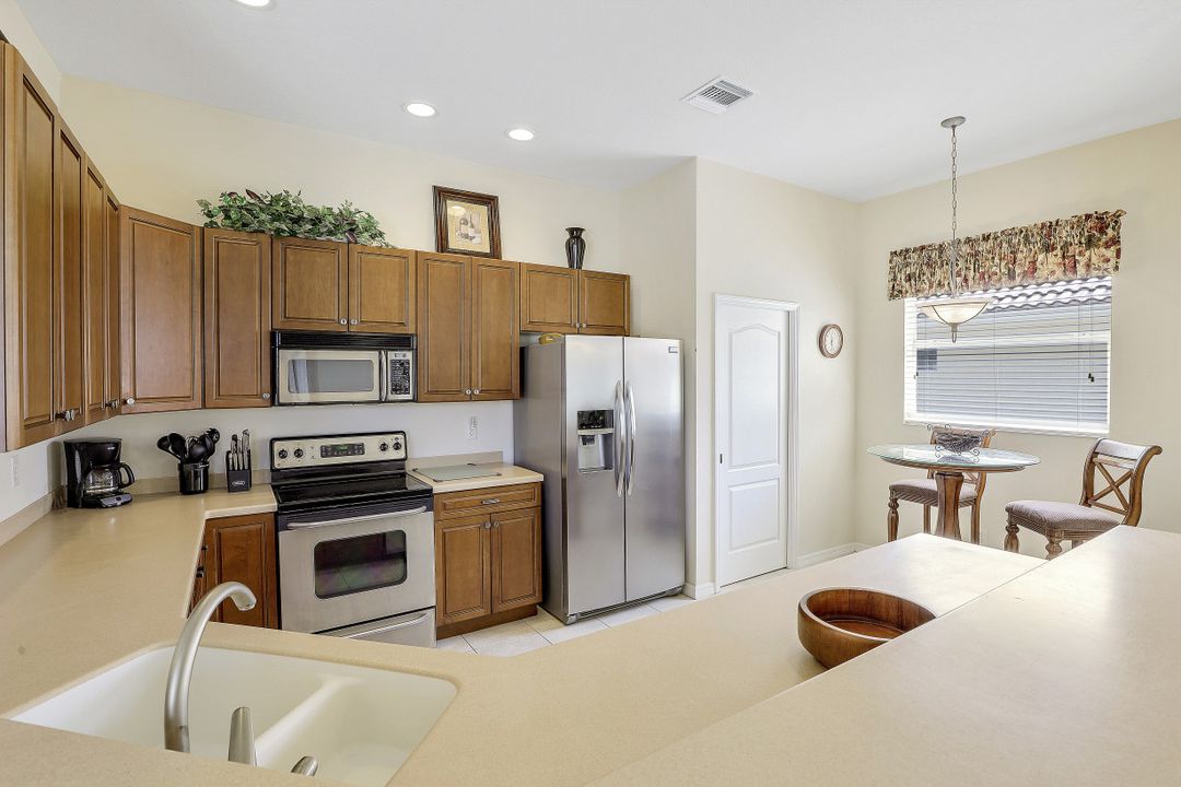 1087 Tivoli Dr, Naples, FL 34104