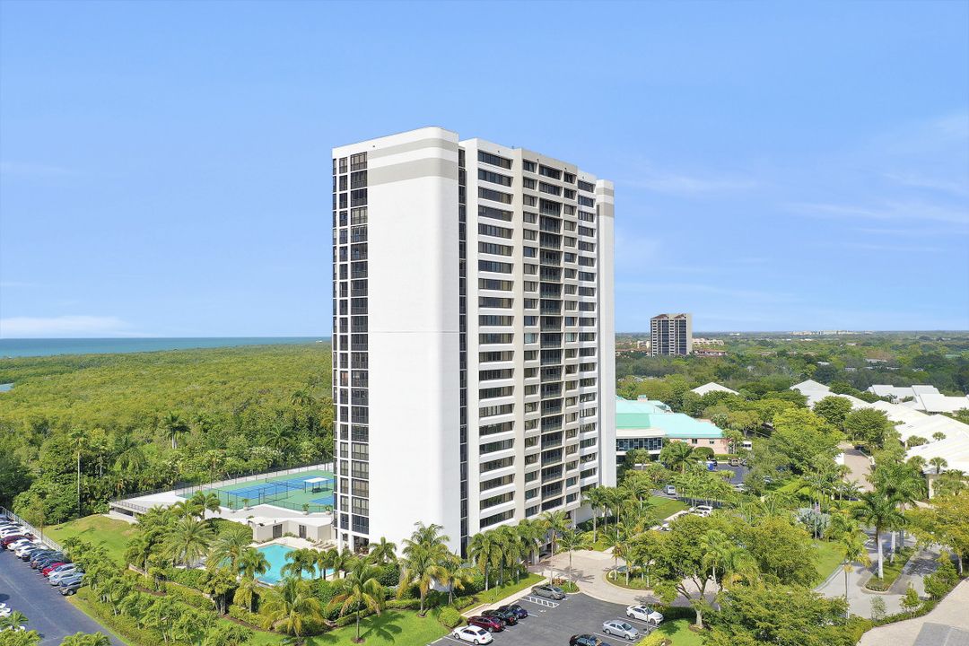 5601 Turtle Bay Dr #203, Naples, FL 34108