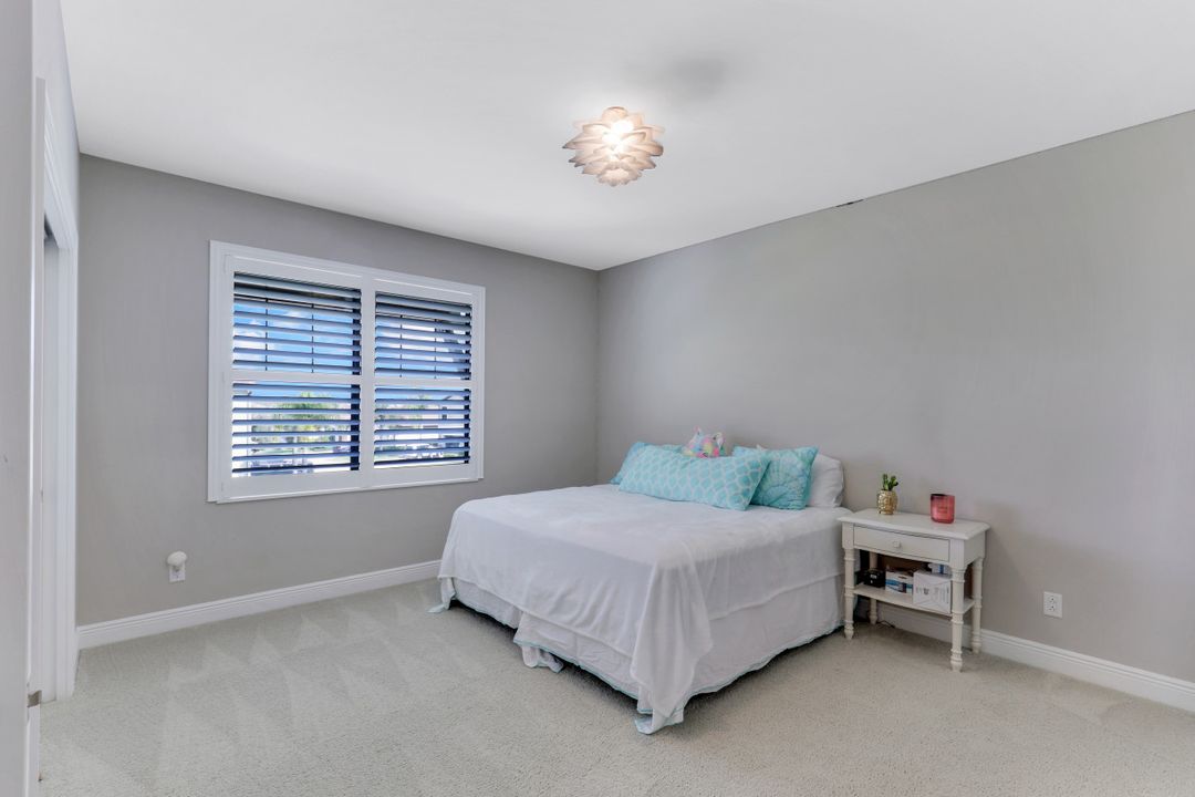 4714 Formosa Dr, Naples, FL 34119