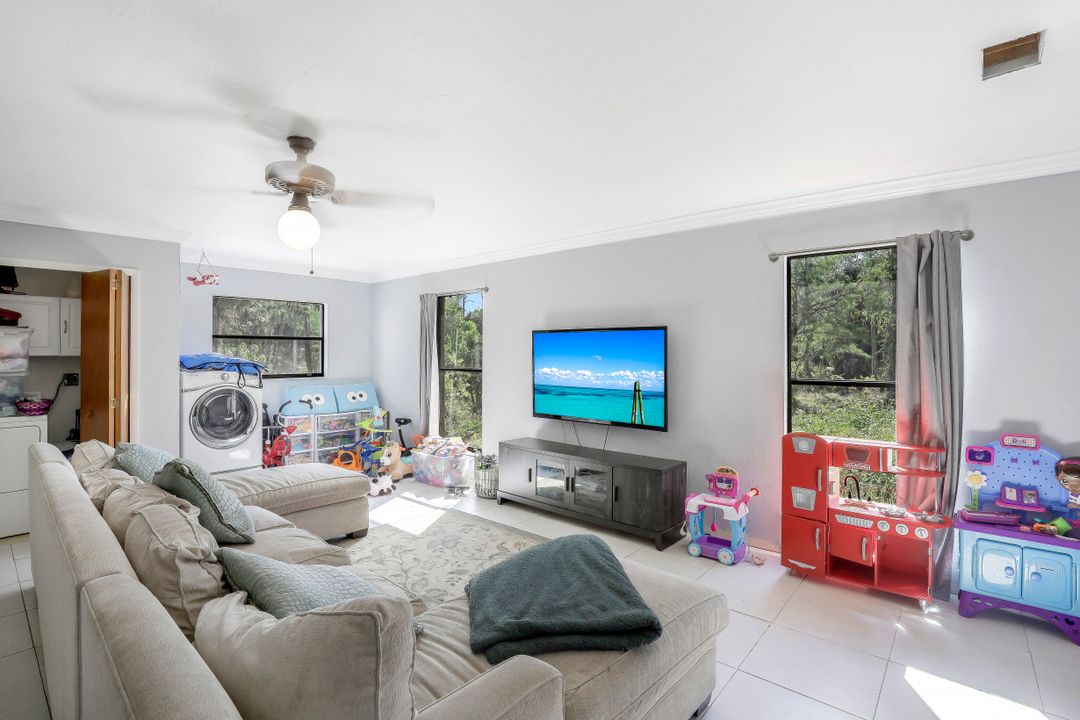 781 11th St SW, Naples, FL 34117