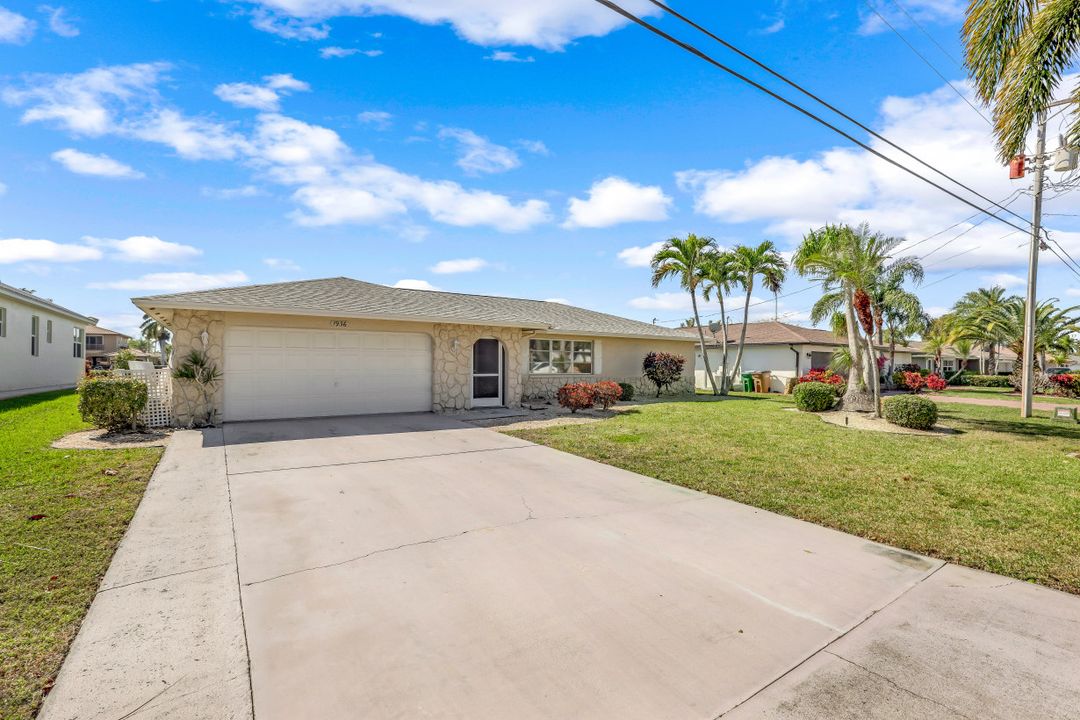 1936 Palaco Grande Pkwy, Cape Coral, FL 33904