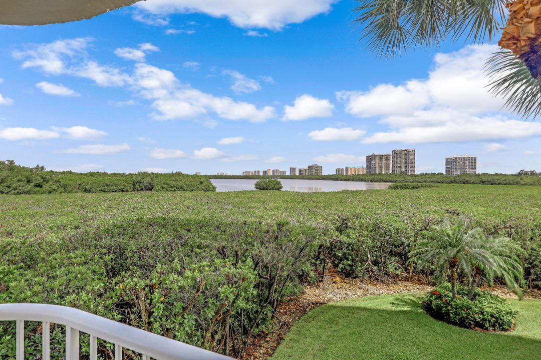 50 Seagate Dr #104, Naples, FL 34103