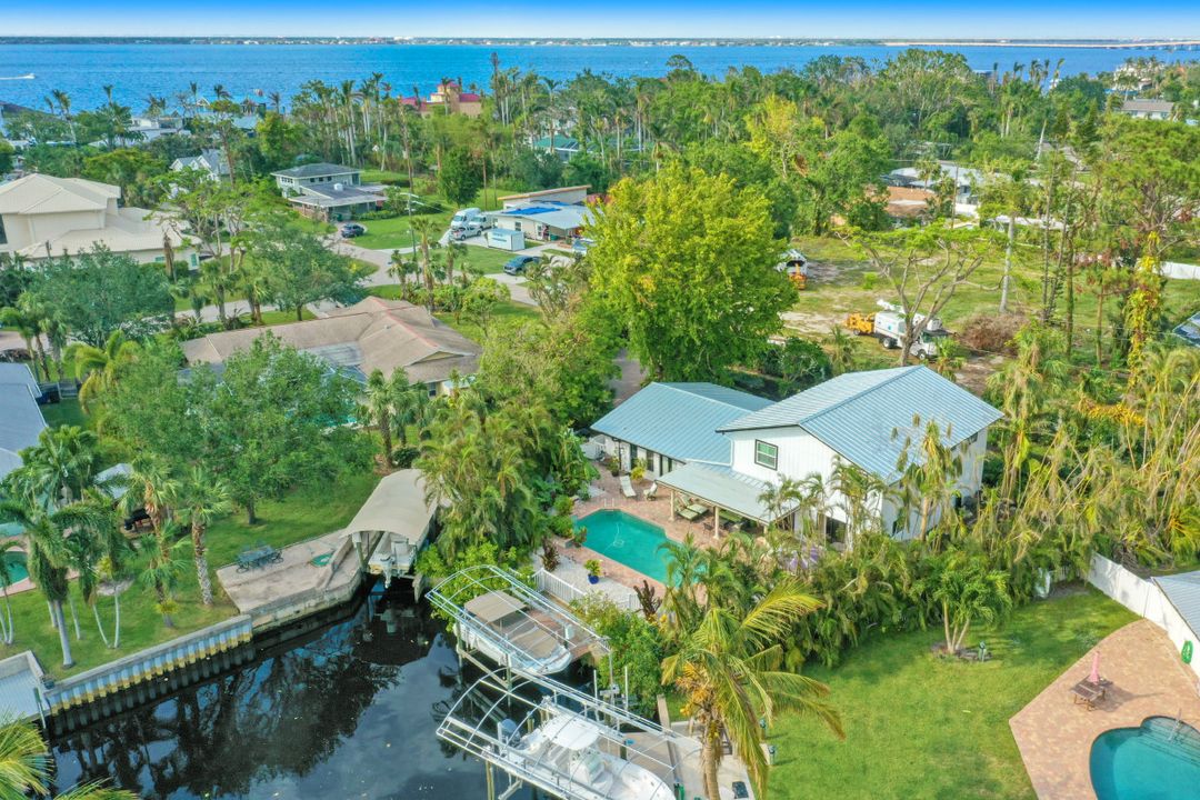 1030 Aqua Ln, Fort Myers, FL 33919