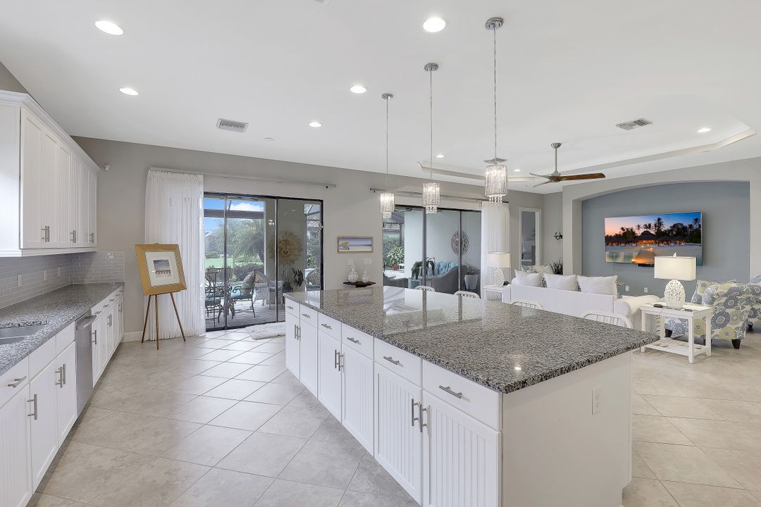 8450 Palacio Terrace W, Naples, FL 34114