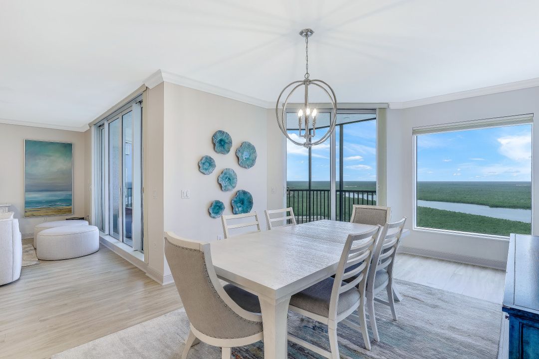 1060 Borghese Ln, Naples, FL 34114