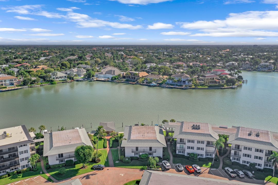 3400 Gulf Shore Blvd N #J-1, Naples, FL 34103