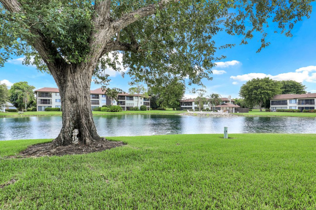 400 Misty Pines Cir #101, Naples, FL 34105