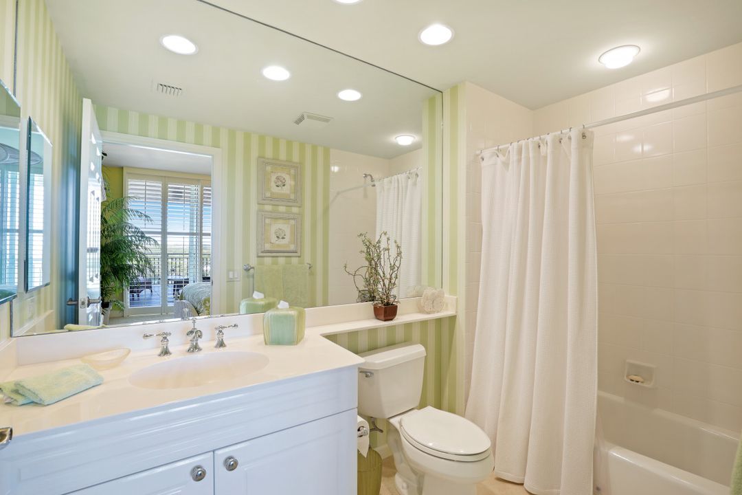 445 Cove Tower Dr #1402, Naples, FL 34110