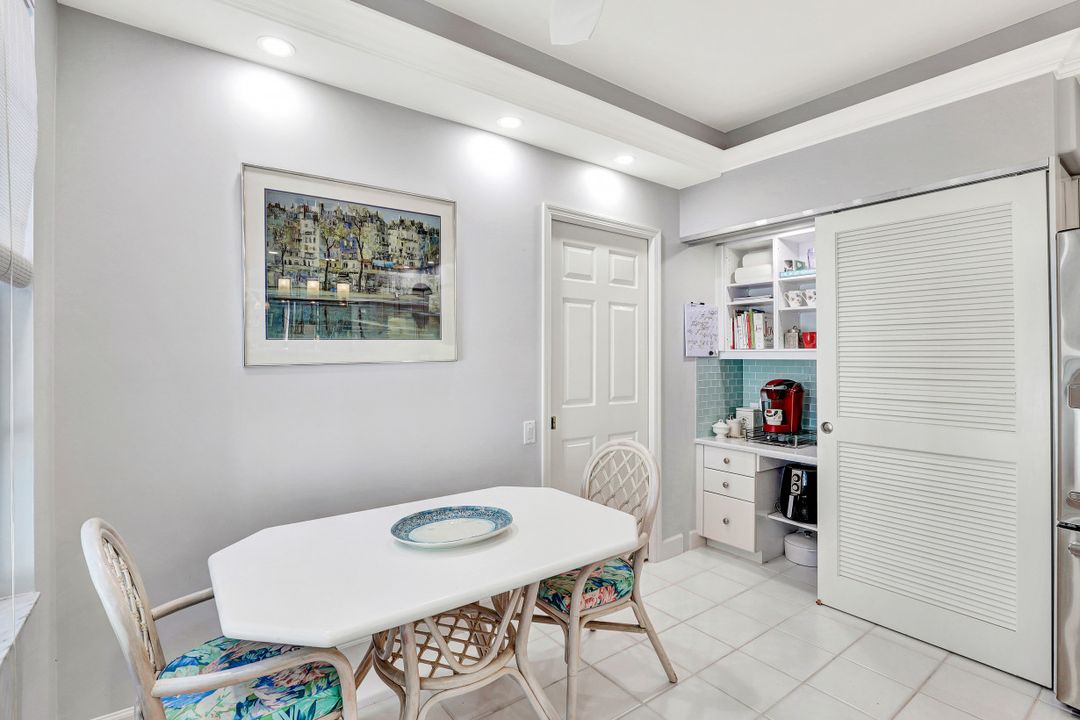 242 Edgemere Way E, Naples, FL 34105