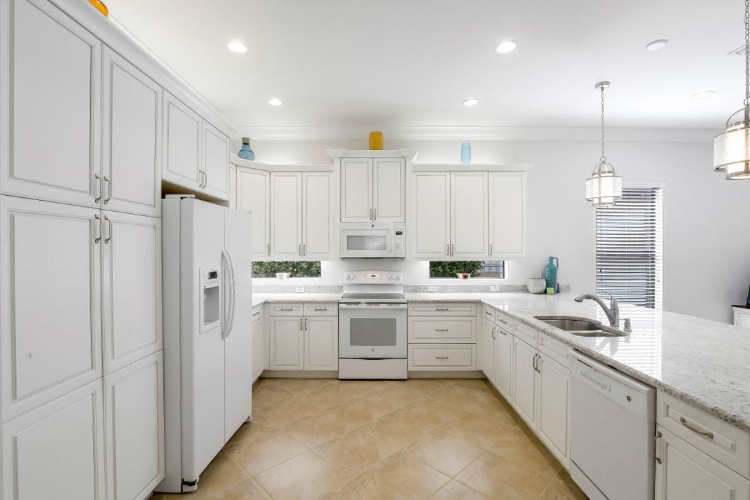 3195 Pacific Dr, Naples, FL 34119