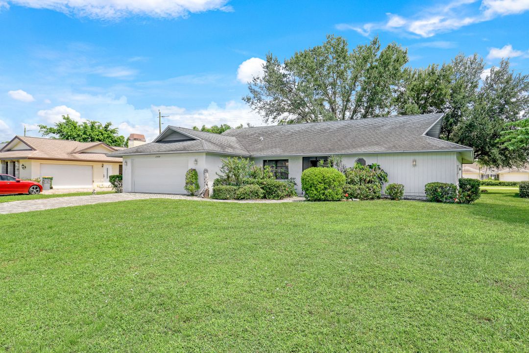 2509 Kings Lake Blvd, Naples, FL 34112