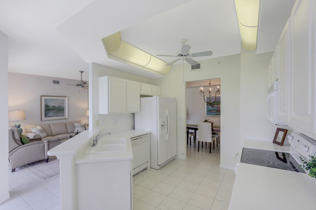 2140 Arielle Dr #407, Naples, FL 34109