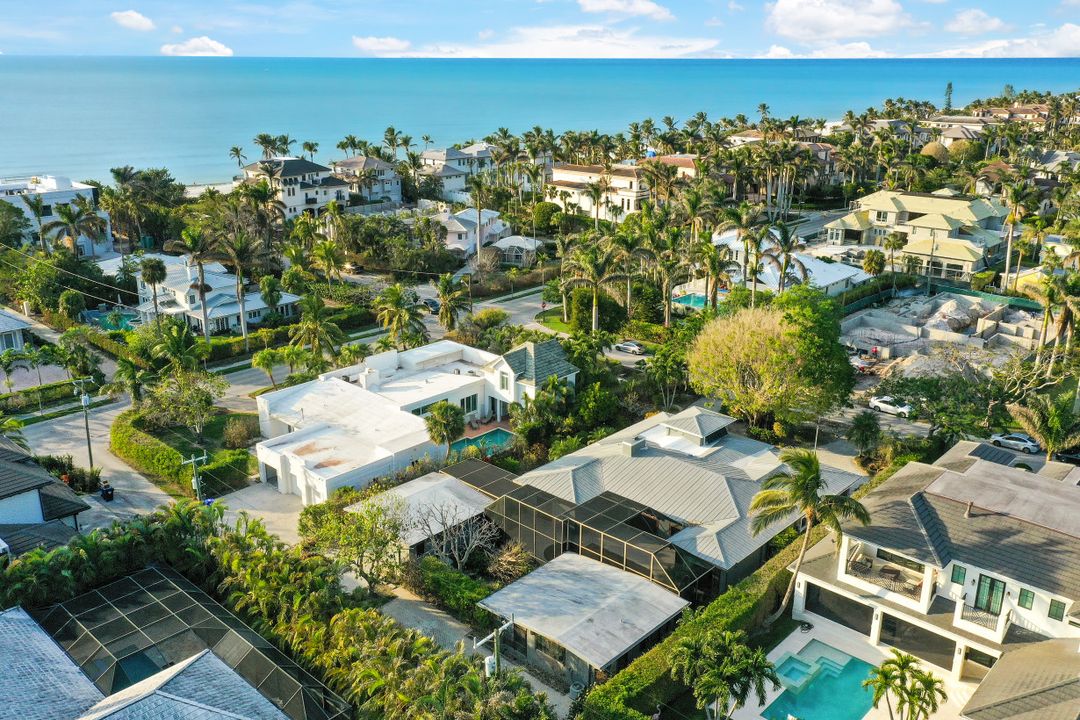 140 2nd Ave S, Naples, FL 34102