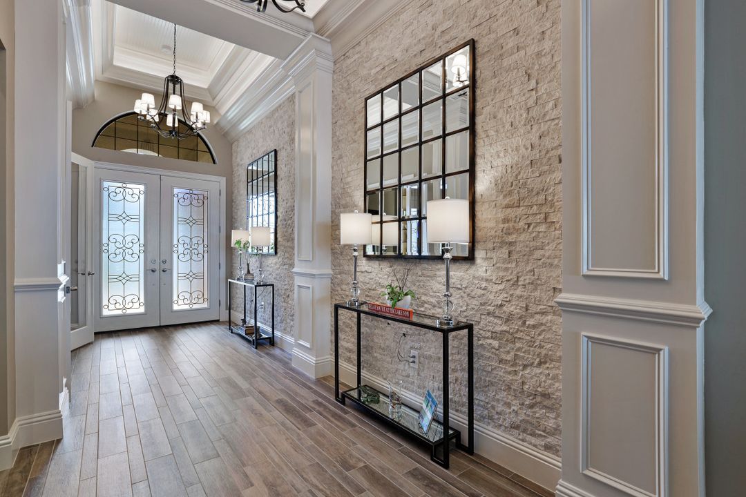 9067 Breakwater Dr, Naples, FL 34120