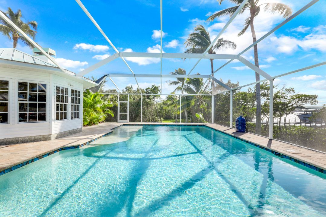 12201 Shoreview Dr, Matlacha, FL 33993