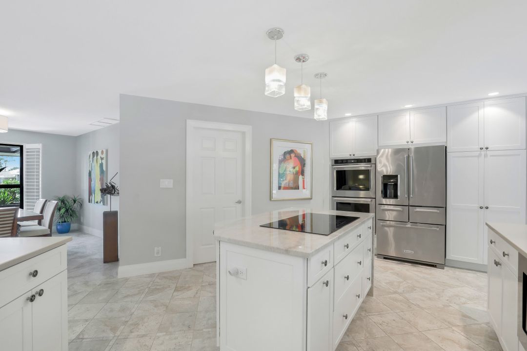 2201 Noble Ct, Naples, FL 34110