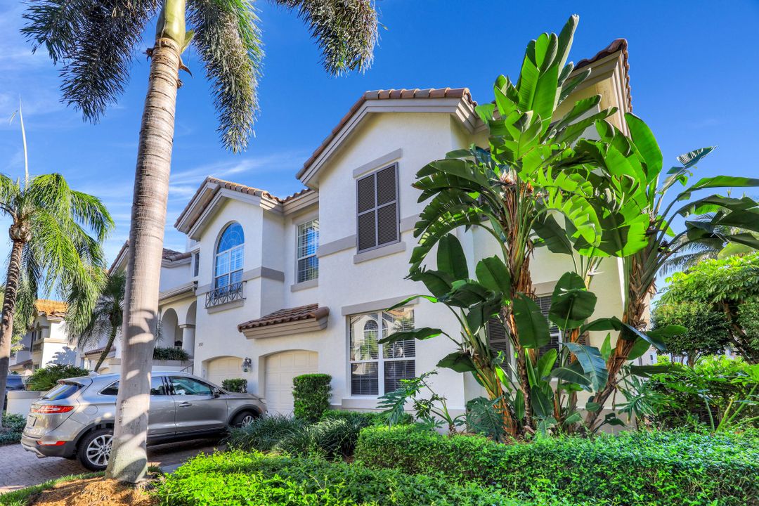 158 Colonade Cir, Naples, FL 34103