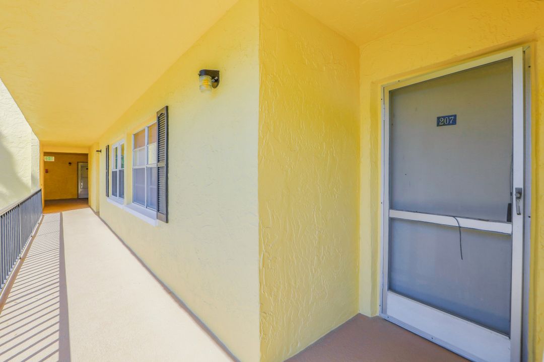 1086 Forest Lakes Dr #9207, Naples, FL 34105