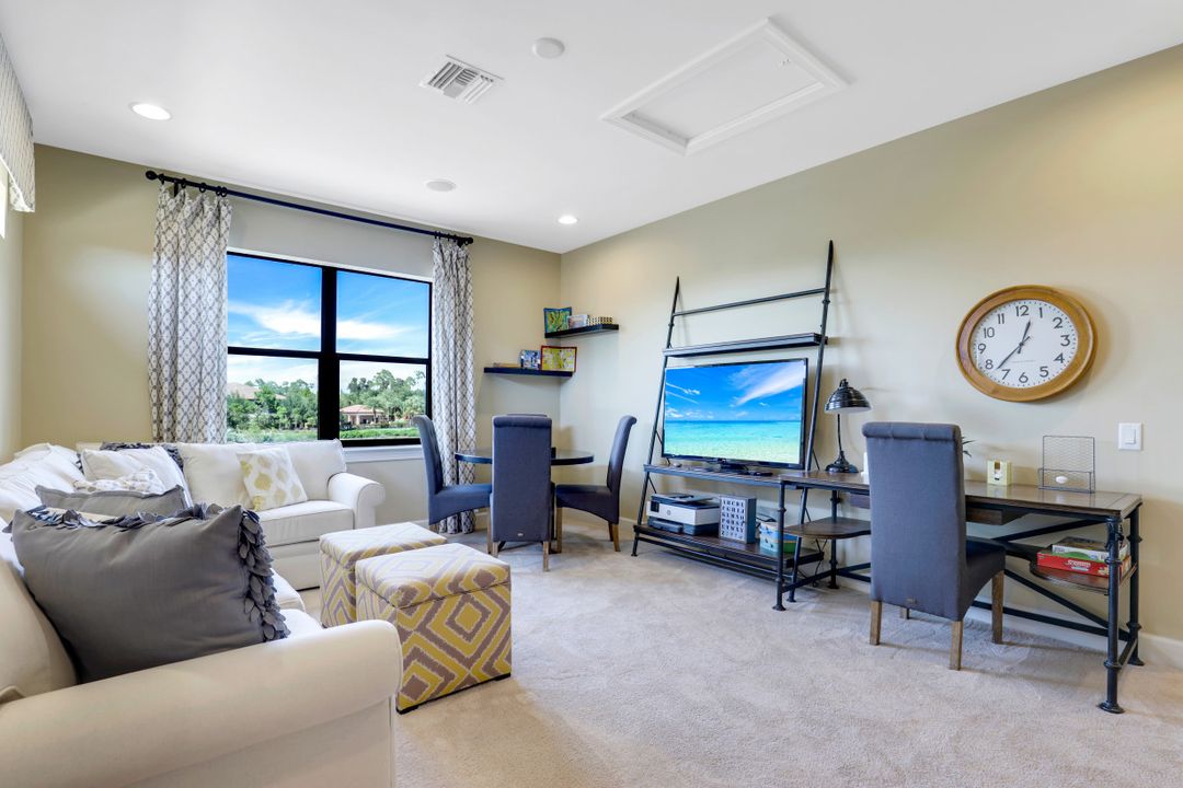 8697 Cavano St, Naples, FL 34119