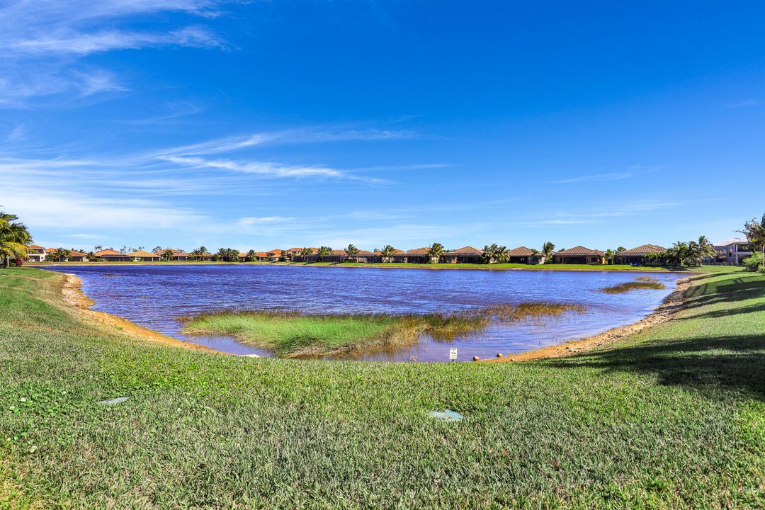 3025 Cinnamon Bay Cir, Naples, FL 34119