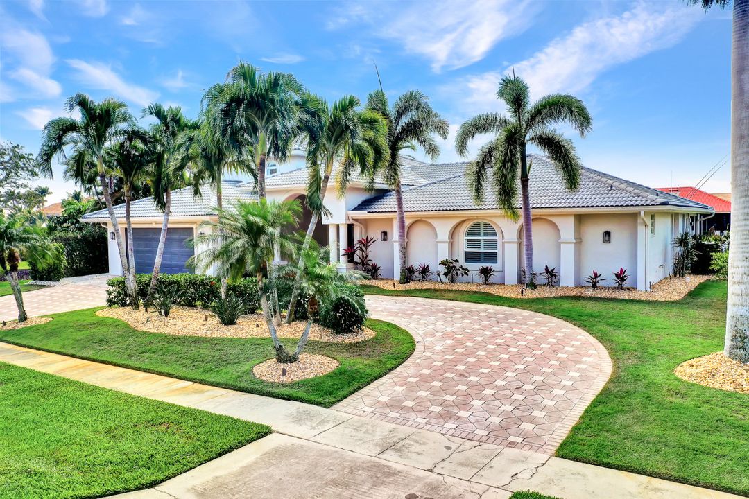 318 Polynesia Ct, Marco Island, FL 34145