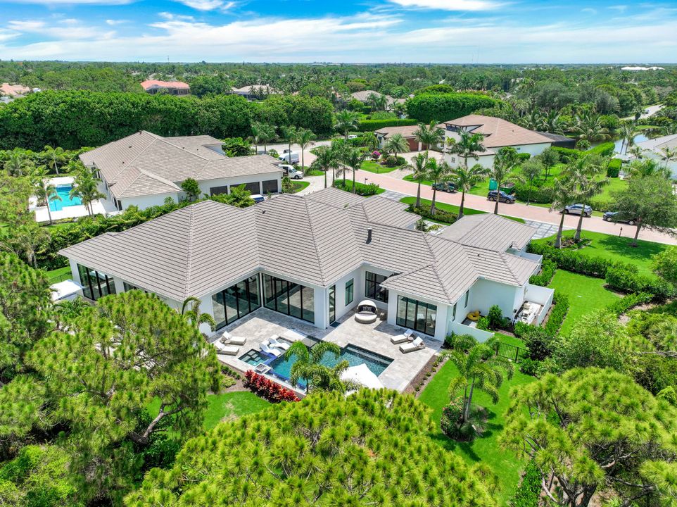 359 Warwick Way, Naples, FL 34110