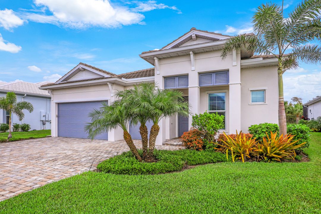 9003 Redonda Dr, Naples, FL 34114