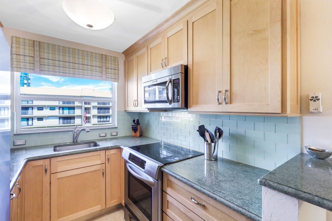 3450 Gulf Shore Blvd N #313, Naples, FL 34103
