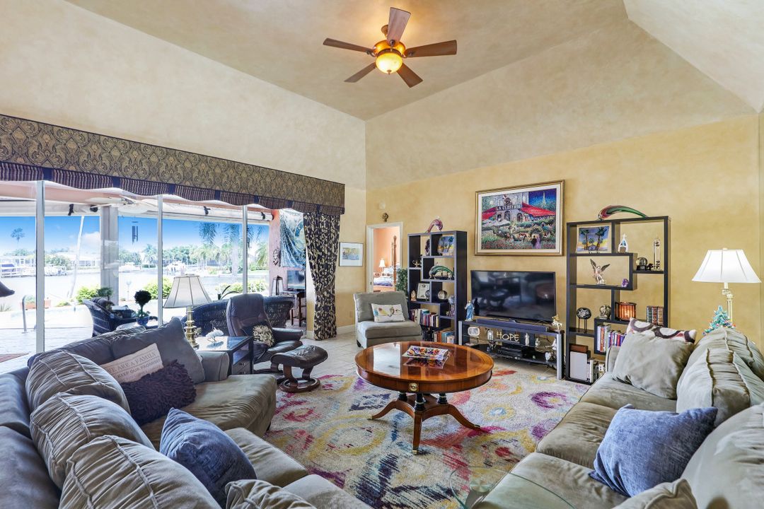 419 Nassau Ct, Marco Island, FL 34145