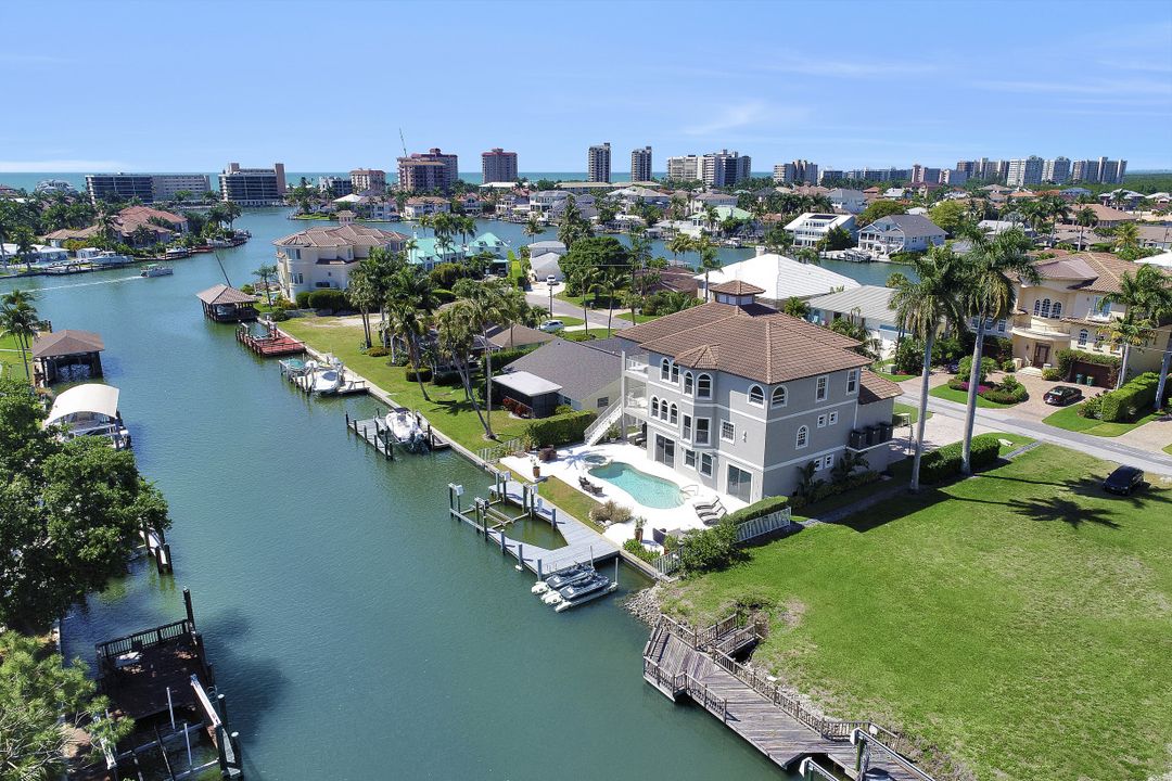 390 Seabee Ave, Naples, FL 34108