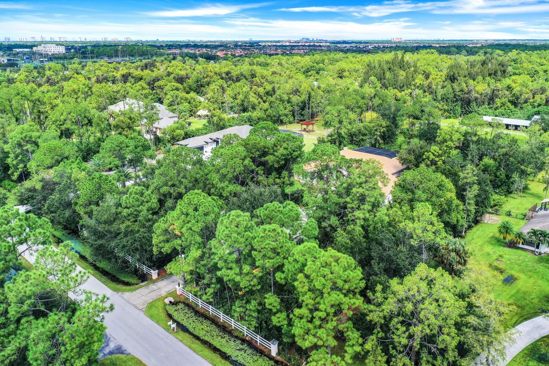 6881 Bottlebrush Ln, Naples, FL 34109