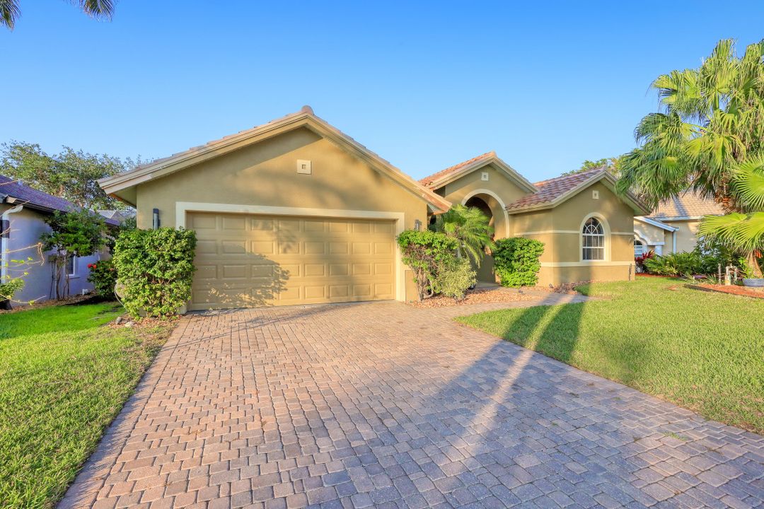 2047 Terrazzo Ln, Naples, FL 34104