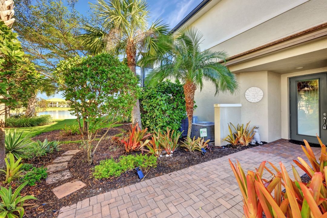 2137 Frangipani Cir #101, Naples, FL 34120