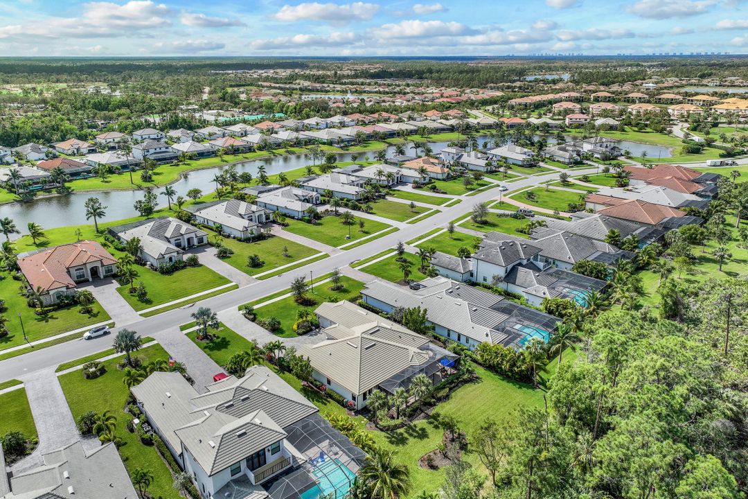 2303 Somerset Pl, Naples, FL 34120