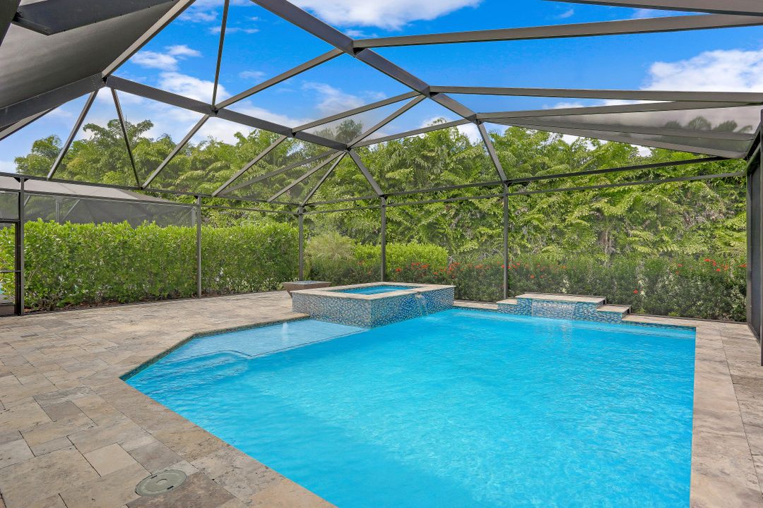 10030 Florence Cir, Naples, FL 34119