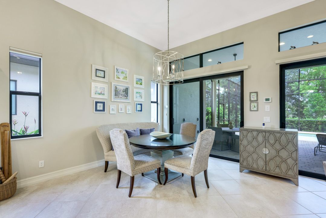 7375 Lantana Cir, Naples, FL 34119