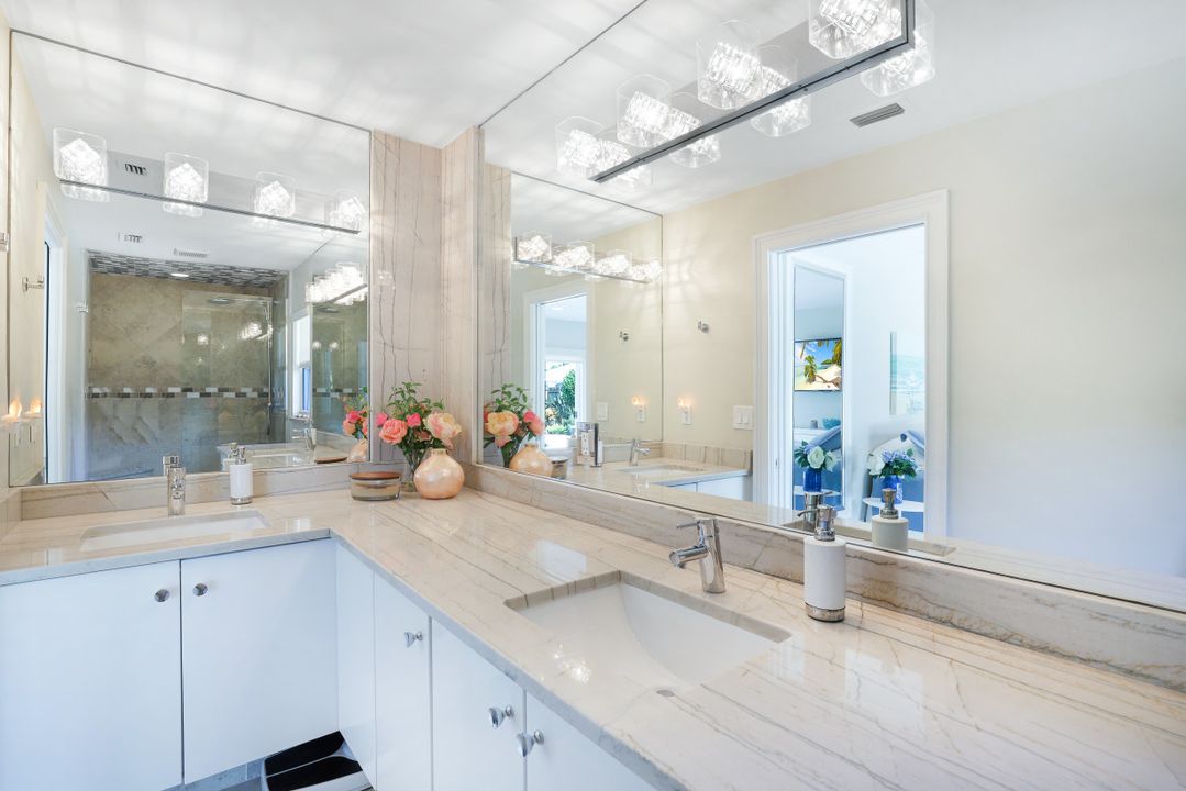 565 98th Ave N, Naples, FL 34108