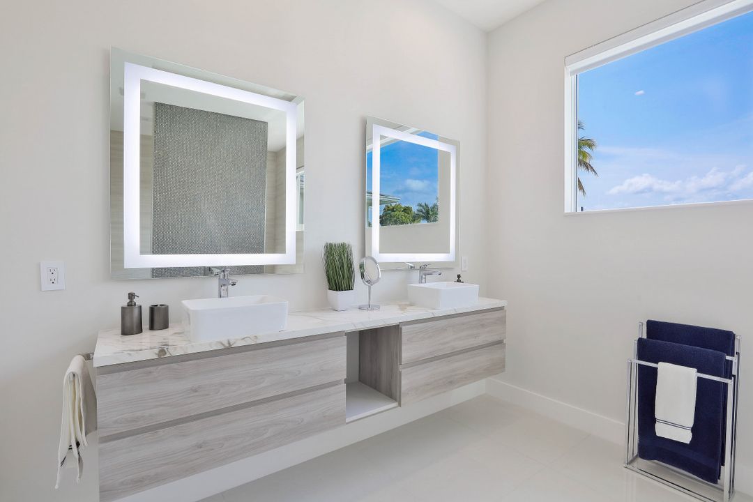 5232 Seminole Ct, Cape Coral, FL 33904