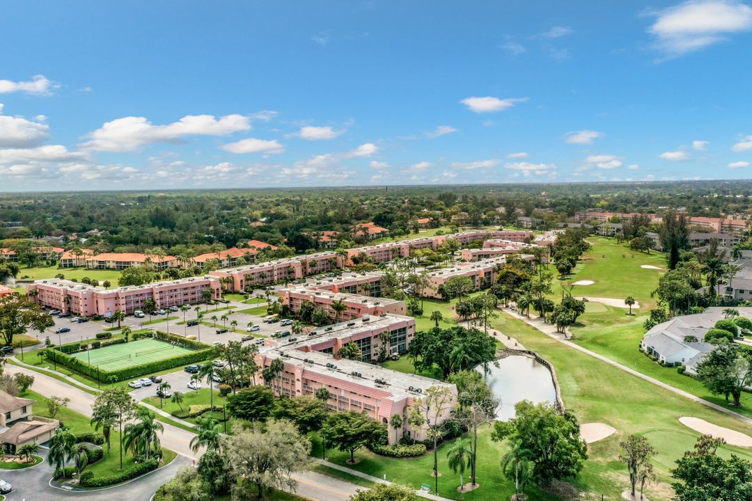 100 Forest Lakes Blvd #112, Naples, FL 34105