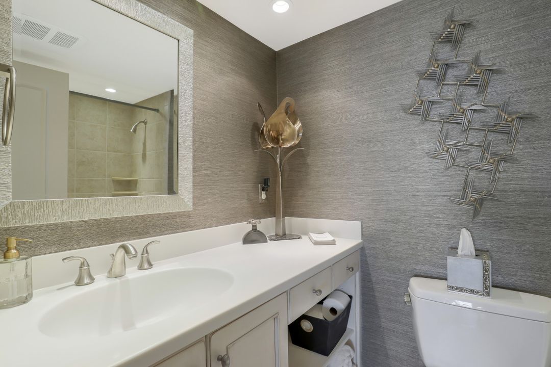 3215 Gulf Shore Blvd N #205, Naples, FL 34103