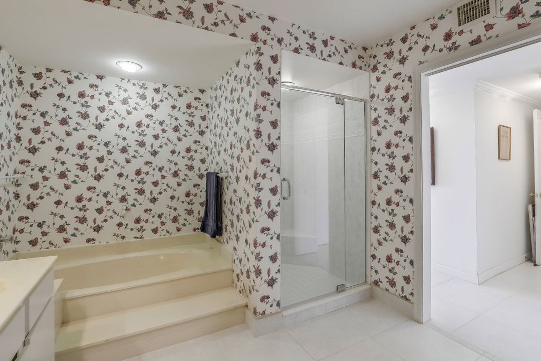 4051 Gulf Shore Blvd N #1105, Naples, FL 34103