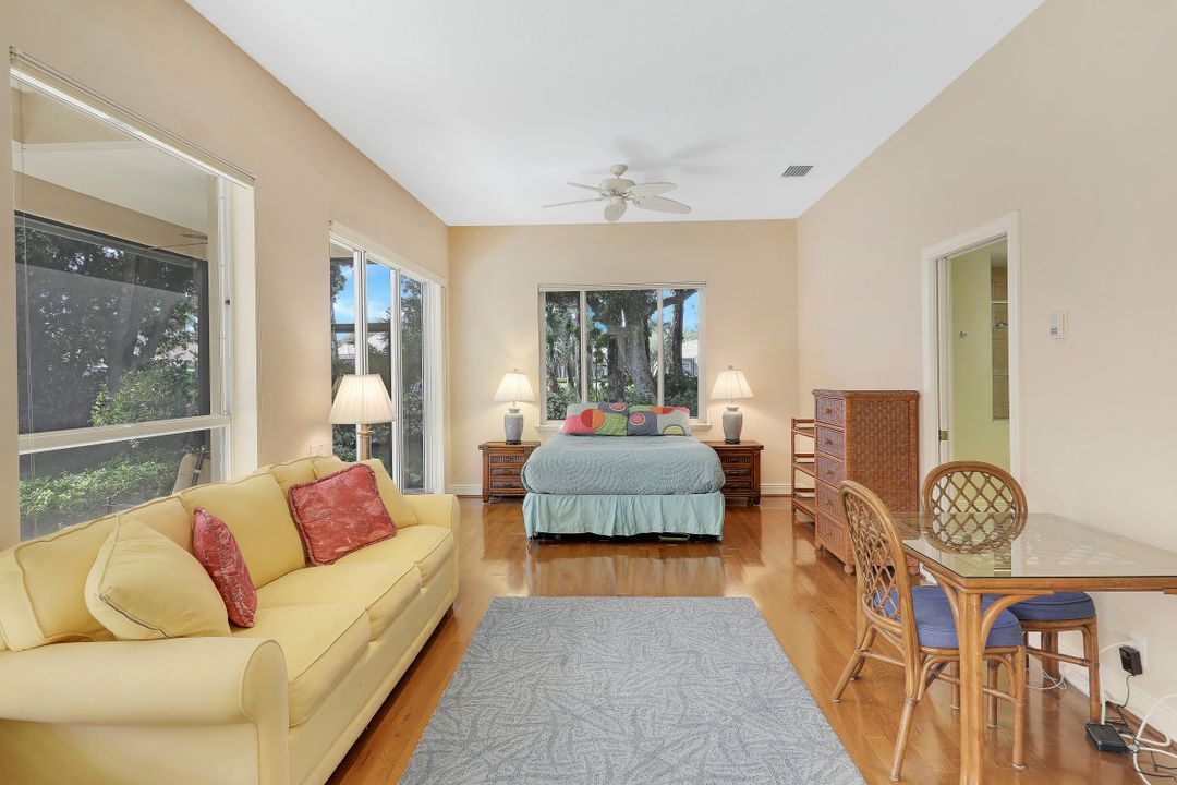 237 Charleston Ct, Naples, FL 34110