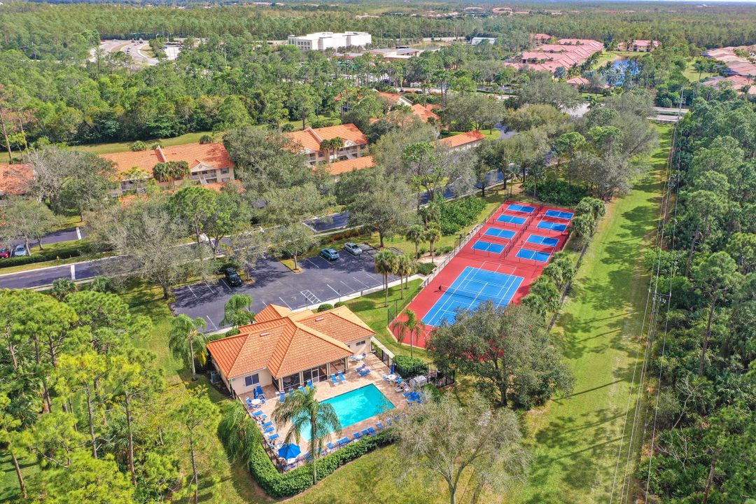 357 Robin Hood Cir #202, Naples, FL 34104