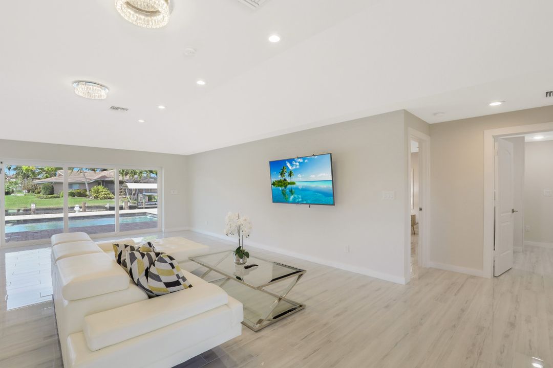 6572 E Town and River Rd, Fort Myers, FL 33919