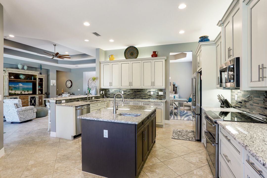 2958 Cinnamon Bay Cir, Naples, FL 34119