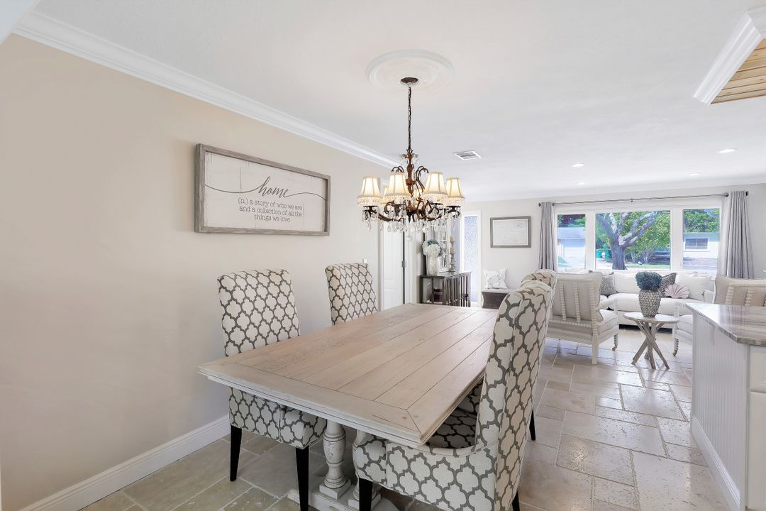 2824 Poinciana St, Naples, FL 34105