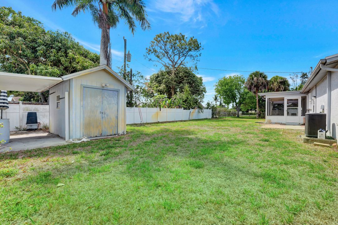 4656 Capri Dr, Naples, FL 34103