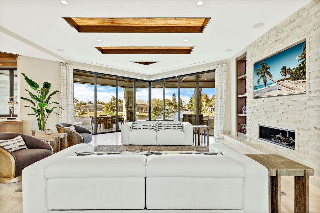 5603 Riverside Dr, Cape Coral, FL 33904