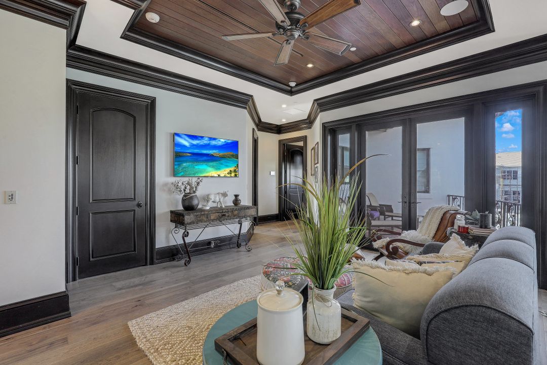 10080 Gulf Shore Dr, Naples, FL 34108